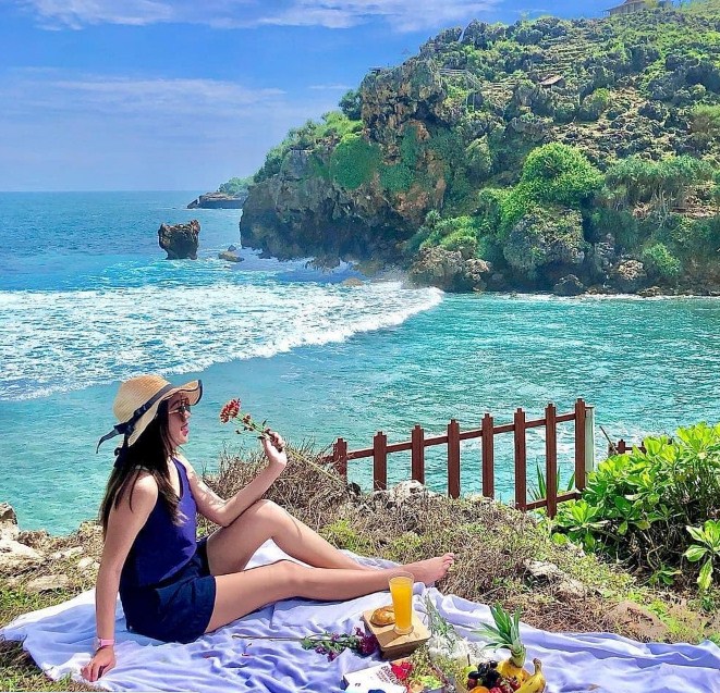 Spot Foto Menarik di Pantai Nglambor Spot Foto Menarik di Pantai Nglambor
